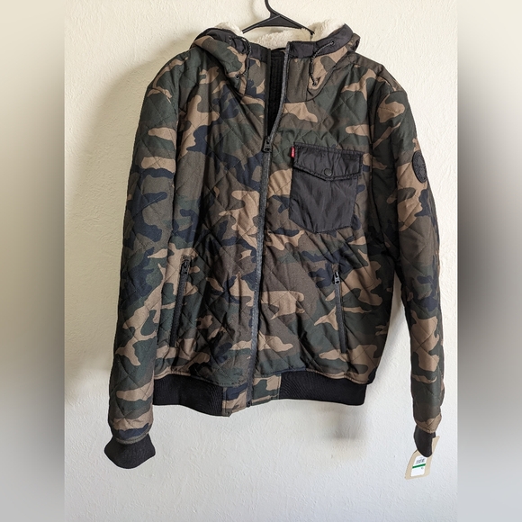 NWT Levi's Men's Camo Insulated Hooded Jacket Size L